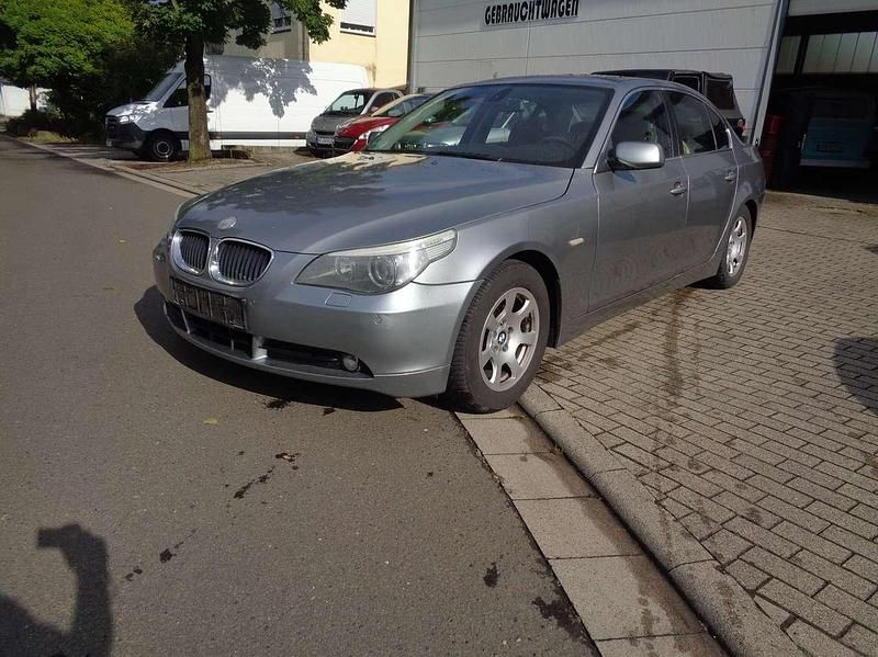 Grau Gebraucht 2004 BMW 520 Limousine | 2.900 € (Guter Preis) - Bild 1/4