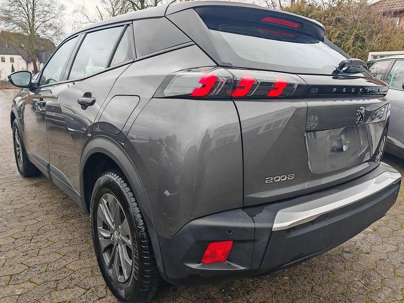 Gebraucht Peugeot 2008 101 PS (74 kW) 2022 Grau SUV