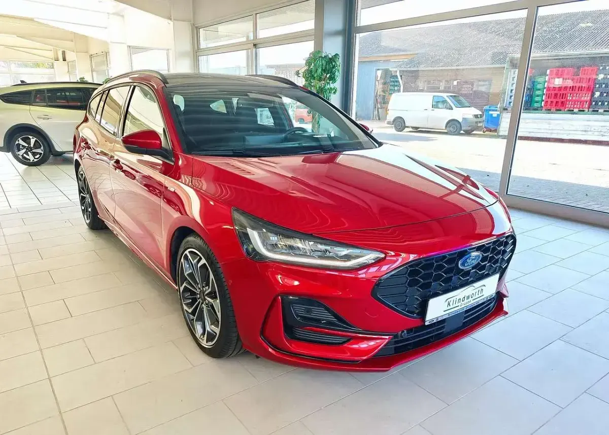 Gebraucht Ford Focus ST-Line X 116 PS (85 kW) 2024 Rot Limousine
