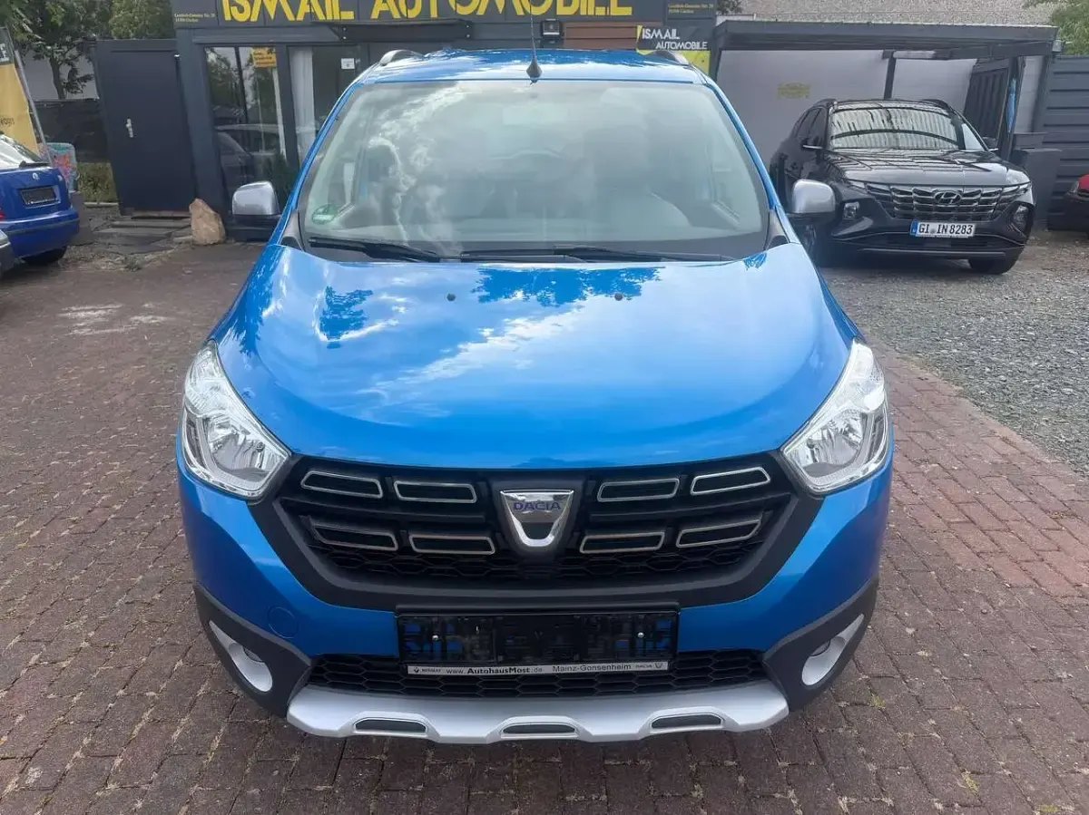 Gebraucht Dacia Lodgy Stepway 116 PS (85 kW) 2019 Blau sky Van / Kleinbus