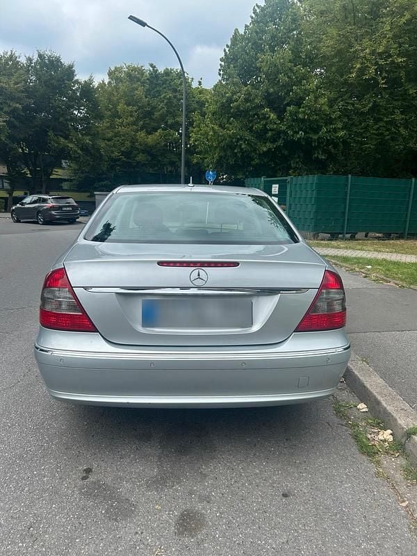 Gebraucht Mercedes E200 186 PS (136 kW) 2007 Grau Limousine