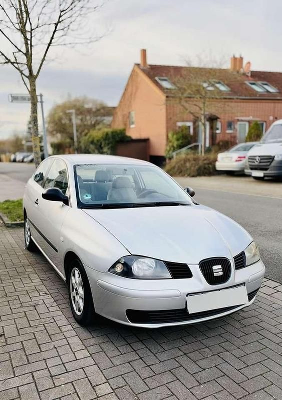 Silber Gebraucht 2005 Seat Ibiza Kleinwagen | 1.500 € (Etwas zu teuer) - Bild 1/4