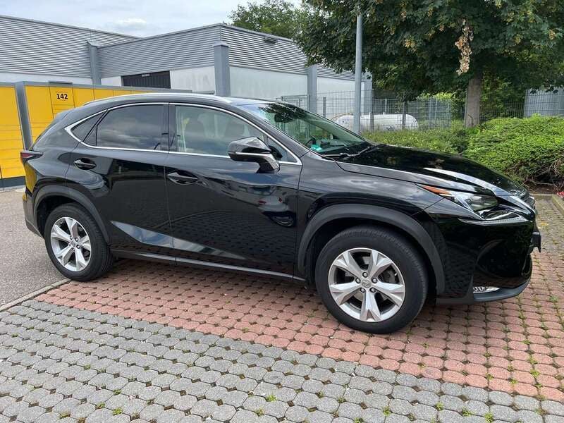 Schwarz Gebraucht 2015 Lexus NX200t Luxury Line SUV | 21.500 € - Bild 1/4