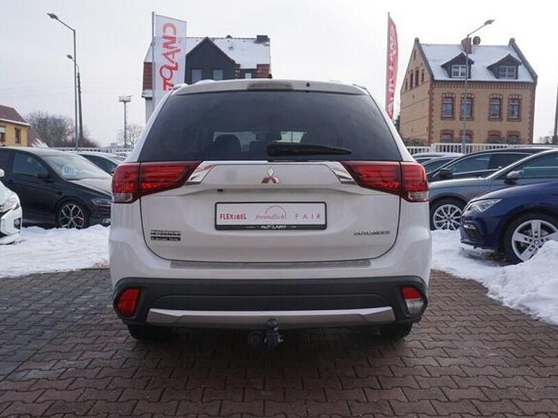 Gebraucht Mitsubishi Outlander 150 PS (110 kW) 2016 Weiß SUV