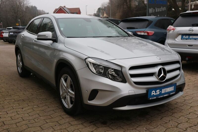 Silber Gebraucht 2014 Mercedes GLA200 SUV | 17.900 € (Fairer Preis) - Bild 1/4