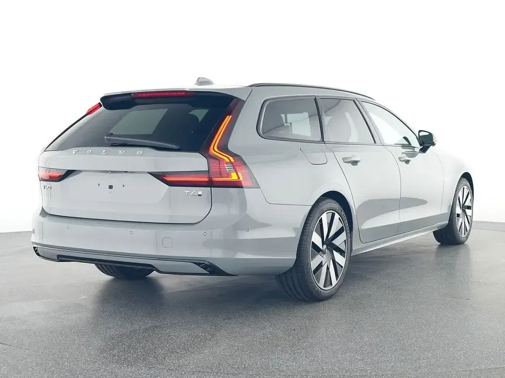 Second-hand Volvo V90 Plus 253 CP (186 kW) 2025 Gri Break