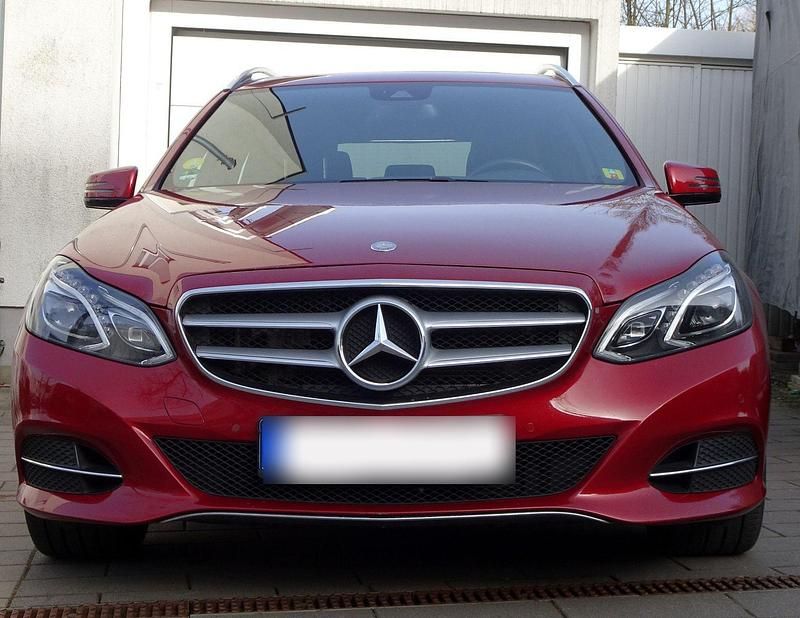 Gebraucht Mercedes E350 Avantgarde 258 PS (189 kW) 2016 Rot Kombi