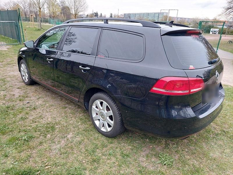 Gebraucht VW Passat Trendline 122 PS (89 kW) 2011 Schwarz Kombi