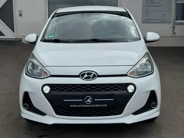 Gebraucht Hyundai i10 Style 87 PS (63 kW) 2017 Weiß Kleinwagen