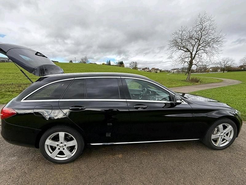 Schwarz Gebraucht 2015 Mercedes C250 Kombi | 12.400 € (Guter Preis) - Bild 1/4
