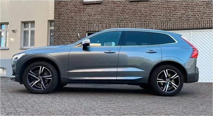 Second-hand Volvo XC60 R-Design 190 CP (139 kW) 2018 Gri SUV