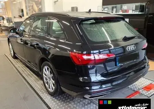 Gebraucht Audi A4 Advanced 204 PS (150 kW) 2021 Mythosschwarz metallic Kombi