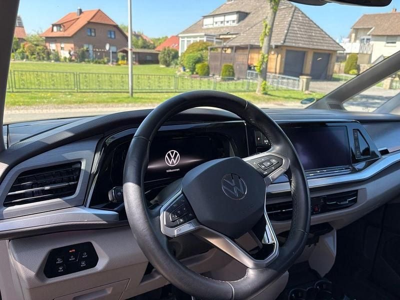Usata VW Multivan Style 150 CV (110 kW) 2023 Arancione Monovolume
