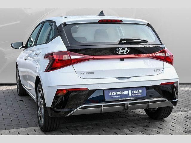 Gebraucht Hyundai i20 Comfort 101 PS (74 kW) 2024 Atlas white Limousine