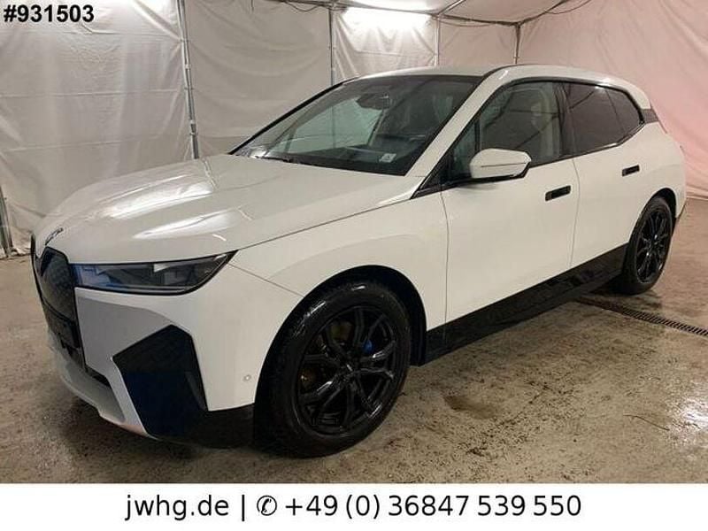 Alpinweiss iii Gebraucht 2023 BMW iX Sport Line SUV | 38.480 € (Superpreis) - Bild 1/4