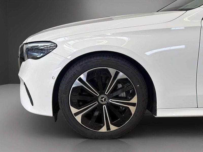 Gebraucht Mercedes E300 Avantgarde 197 PS (144 kW) 2024 Weiß Limousine