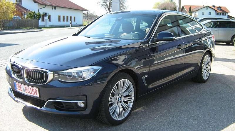Gebraucht BMW 330 Luxury Line 258 PS (189 kW) 2015 Blau Limousine