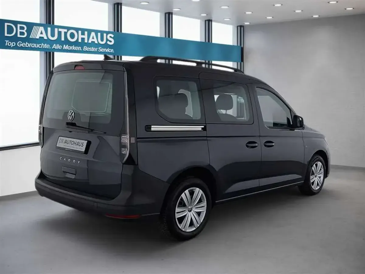 Second-hand VW Caddy 102 CP (75 kW) 2023 Albastru Monovolum