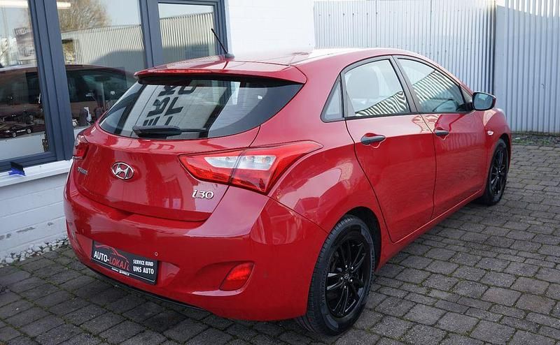 Gebraucht Hyundai i30 150 PS (110 kW) 2012 Rot Limousine