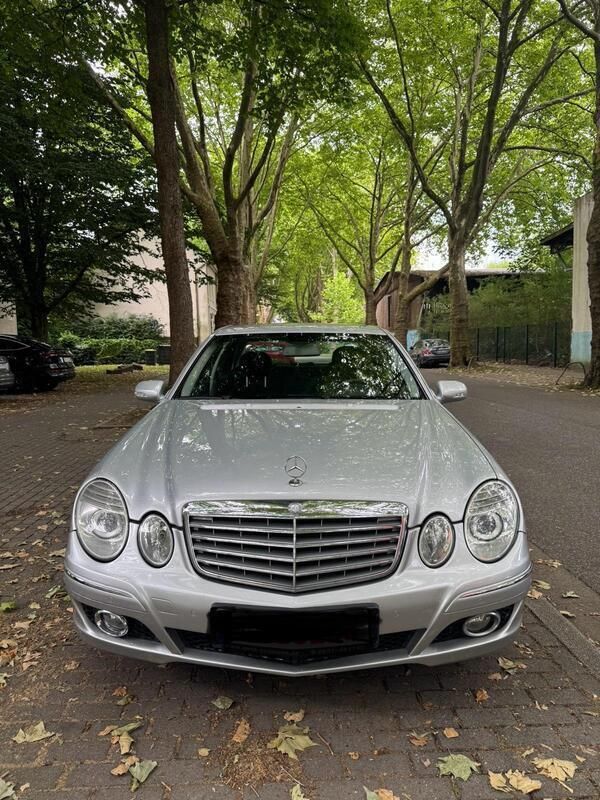 Silber Gebraucht 2007 Mercedes E220 Limousine | 4.999 € (Guter Preis) - Bild 1/4