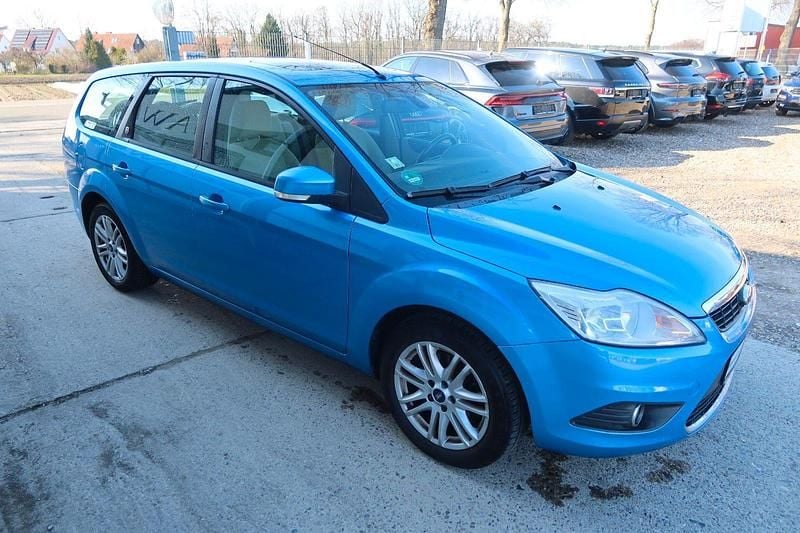 Gebraucht Ford Focus Ghia 136 PS (100 kW) 2010 Blau Kombi