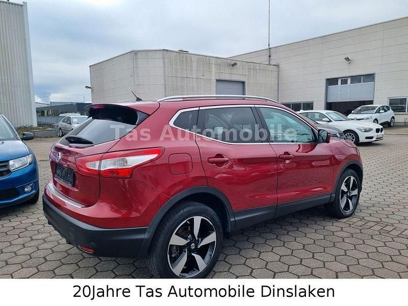 Gebraucht Nissan Qashqai N-Connecta 131 PS (96 kW) 2016 Rot SUV
