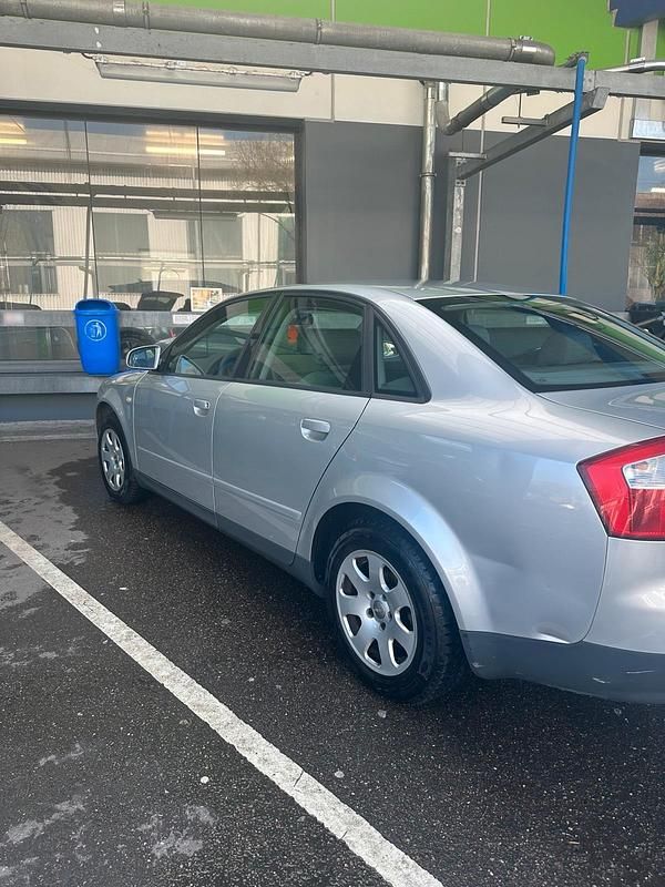 Gebraucht Audi A4 120 PS (88 kW) 2001 Silber Limousine