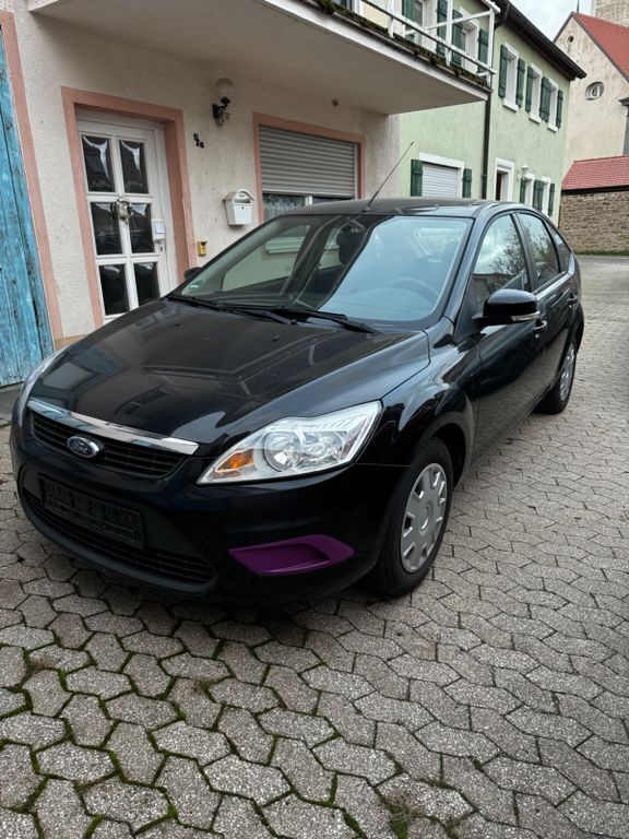 Schwarz Gebraucht 2010 Ford Focus Style Limousine | 3.700 € (Fairer Preis) - Bild 1/4