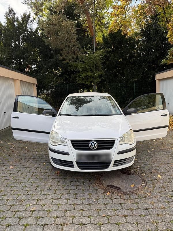 Weiß Gebraucht 2008 VW Polo Limousine | 2.100 € (Fairer Preis) - Bild 1/4