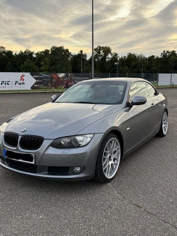 Gebraucht BMW 330 Cabriolet 245 PS (180 kW) 2010 Rot Cabrio