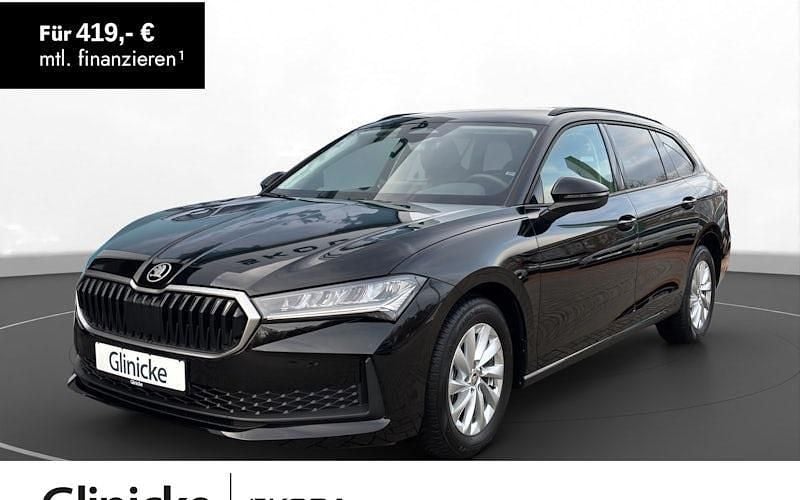 Ebony schwarz metallic Gebraucht 2025 Skoda Superb Essence Kombi | 35.990 € (Superpreis) - Bild 1/4