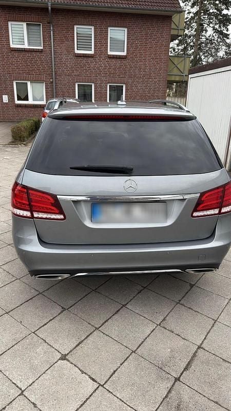 Gebraucht Mercedes E220 Edition 170 PS (125 kW) 2015 Grau Kombi