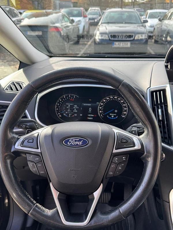 Gebraucht Ford S-MAX Titanium 189 PS (139 kW) 2017 Schwarz Van / Kleinbus