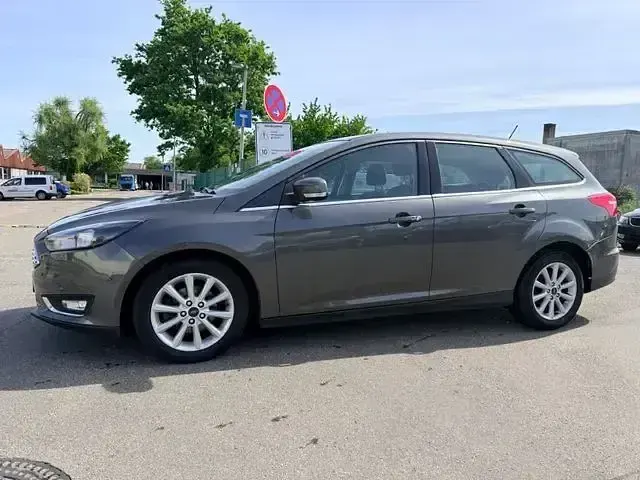 Używany Ford Focus Titanium 125 KM (91 kW) 2017 Szary Sedan/Limuzyna