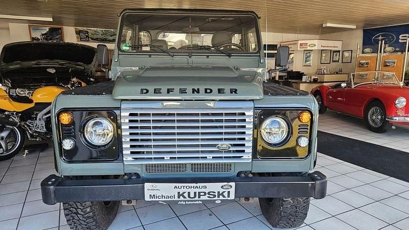 Gebraucht Land Rover Defender 122 PS (89 kW) 2009 Grün Pickup
