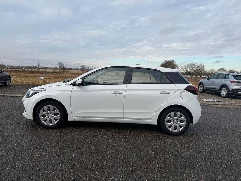 Gebraucht Hyundai i20 Active 75 PS (55 kW) 2019 Weiß Kleinwagen