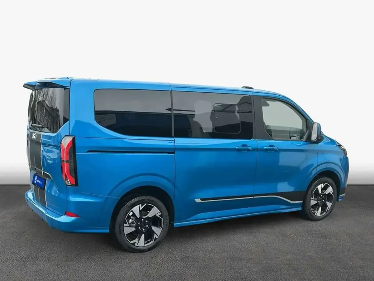 Neu Ford Tourneo Custom Sport 160 kW (218 PS) 2026 Digital aqua blue metallic Van