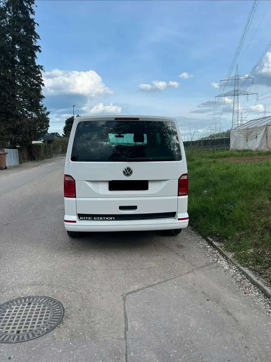 Gebraucht VW Multivan Trendline 150 PS (110 kW) 2018 Weiß Van / Kleinbus
