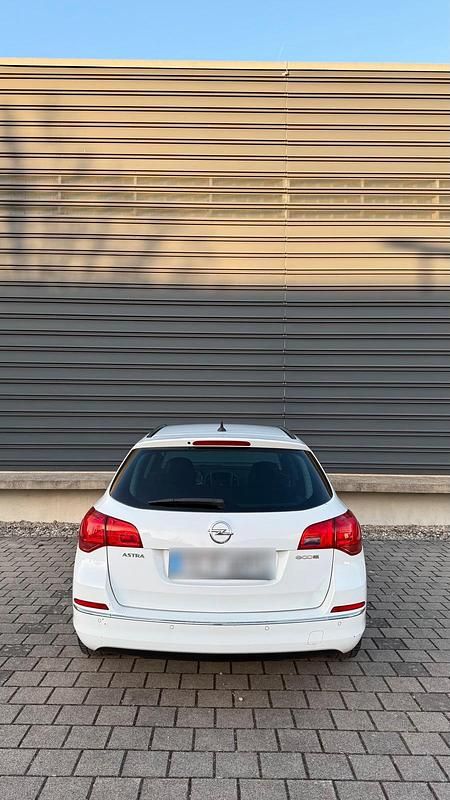 Gebraucht Opel Astra 125 PS (91 kW) 2012 Weiß Kombi