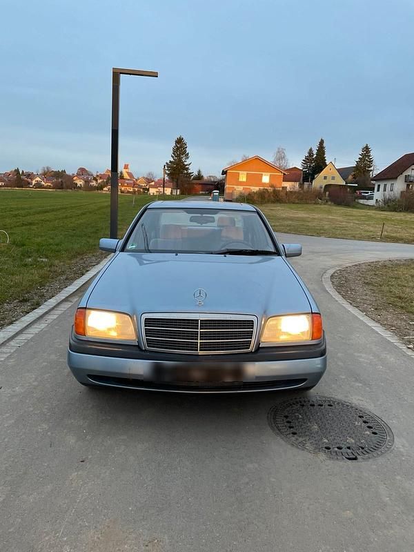 Blau Gebraucht 1996 Mercedes C180 Limousine | 2.290 € (Guter Preis) - Bild 1/4