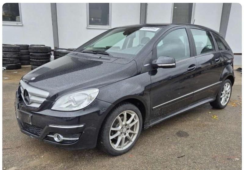 Gebraucht Mercedes B180 116 PS (85 kW) 2010 Van / Kleinbus