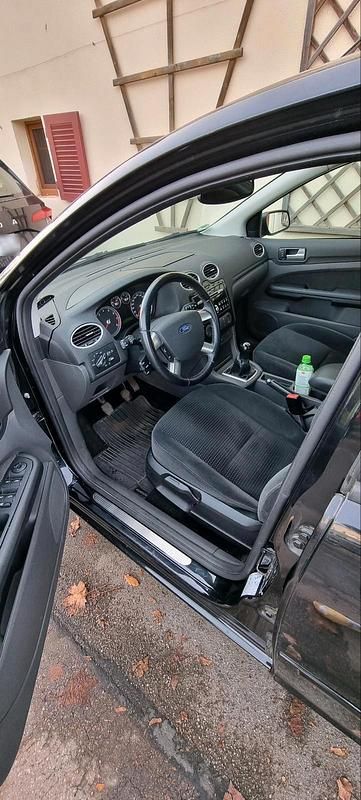 Gebraucht Ford Focus Ghia 116 PS (85 kW) 2005 Schwarz Limousine