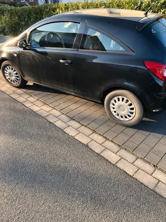 Gebraucht Opel Corsa Edition 69 PS (50 kW) 2014 Schwarz Kleinwagen