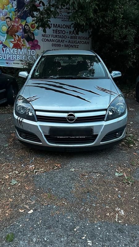 Silber Gebraucht 2004 Opel Astra Kombi | 600 € (Guter Preis) - Bild 1/4