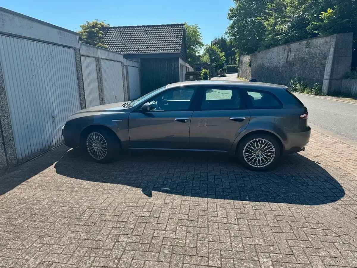 Gebraucht Alfa Romeo 159 140 PS (102 kW) 2008 Grau Kombi