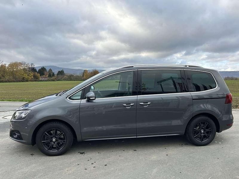 Grau Gebraucht 2021 Seat Alhambra FR-Line Van / Kleinbus | 28.999 € (Guter Preis) - Bild 1/4