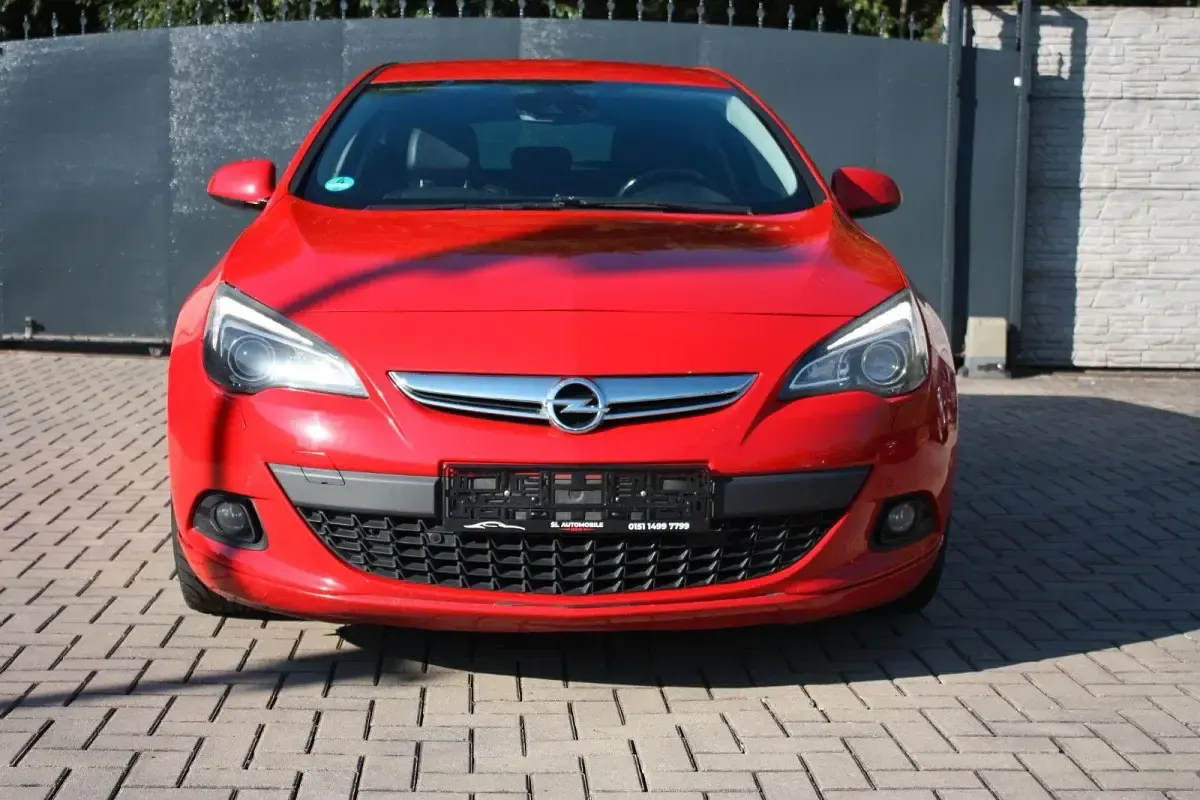 Gebraucht Opel Astra GTC Innovation 165 PS (121 kW) 2012 Rot Coupé