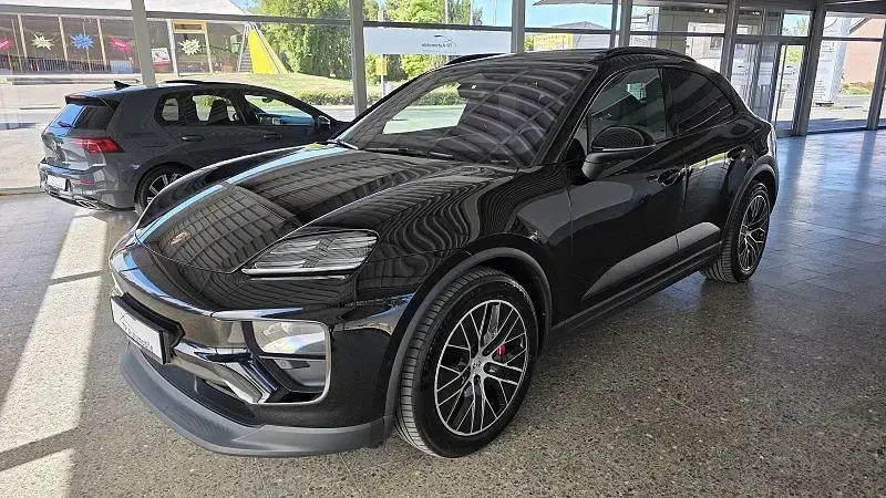 Second-hand Porsche Macan 380 kW (517 CP) 2025 Negru SUV