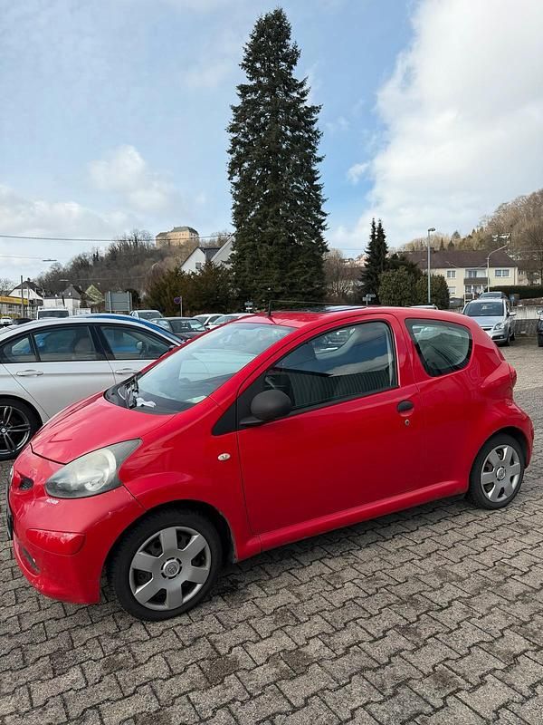 Gebraucht Toyota Aygo 68 PS (50 kW) 2007 Rot Kleinwagen