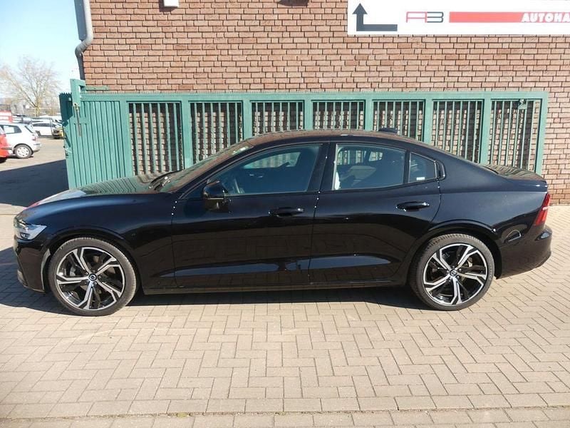 Gebraucht Volvo S60 Plus 197 PS (144 kW) 2024 Schwarz Limousine